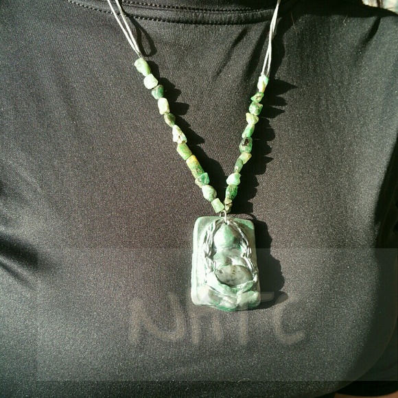 Goddess Pendant with Emerald Gemstone and natural - Picture 1 of 3